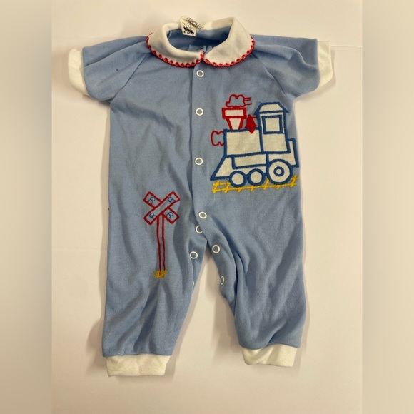 😍VINTAGE Blue and White Footies with Train Design - Picture 1 of 2